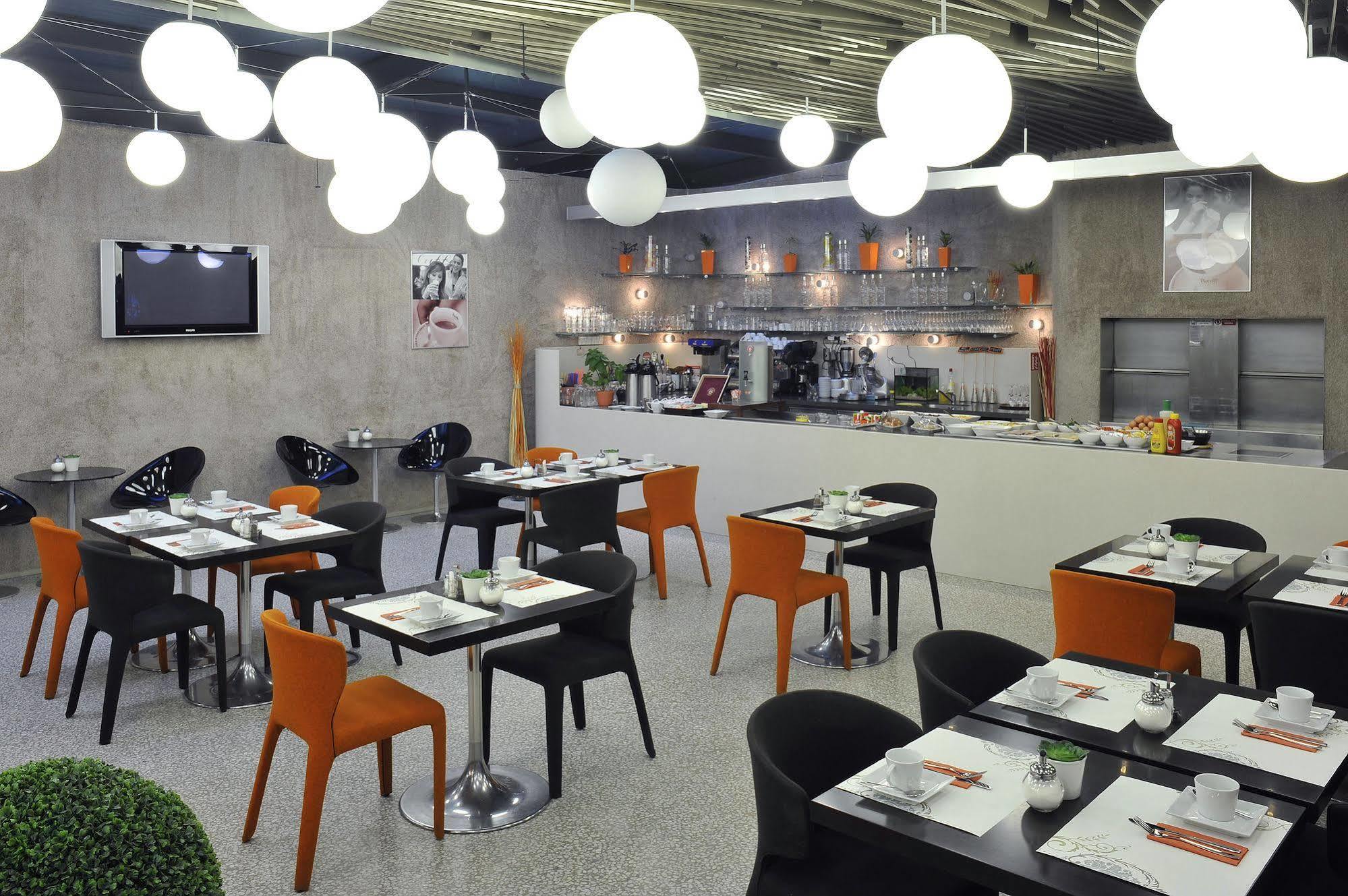 Metropol Design Old Town מלון