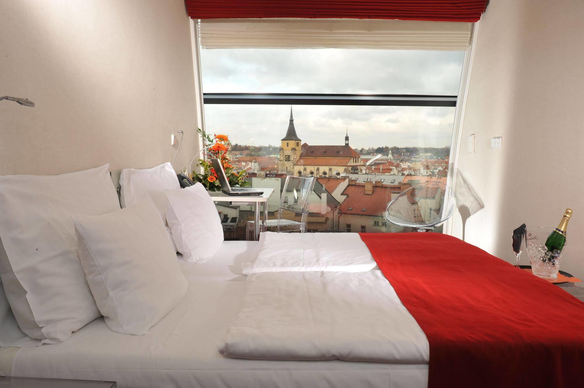 Metropol Design Old Town מלון 4*